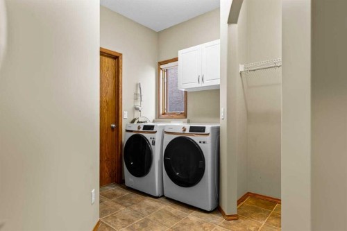 322 Hampstead Way Nw, Calgary, AB - Indoor Photo Showing Laundry Room