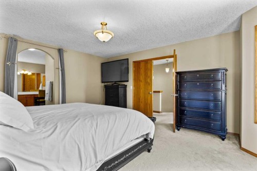 322 Hampstead Way Nw, Calgary, AB - Indoor Photo Showing Bedroom