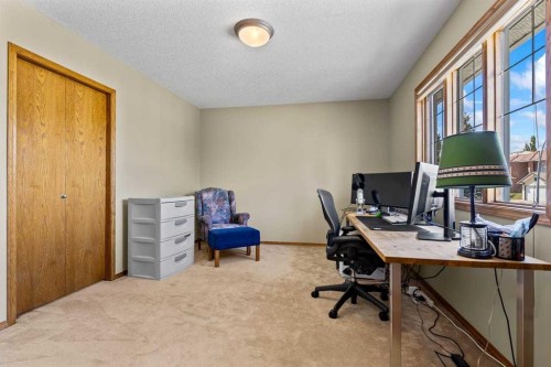 322 Hampstead Way Nw, Calgary, AB - Indoor Photo Showing Office