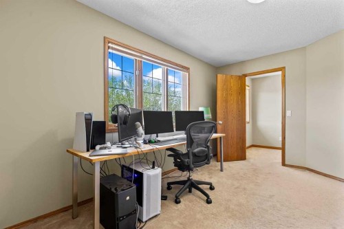322 Hampstead Way Nw, Calgary, AB - Indoor Photo Showing Office
