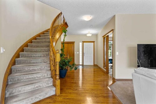 322 Hampstead Way Nw, Calgary, AB - Indoor Photo Showing Other Room