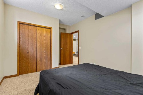 322 Hampstead Way Nw, Calgary, AB - Indoor Photo Showing Bedroom