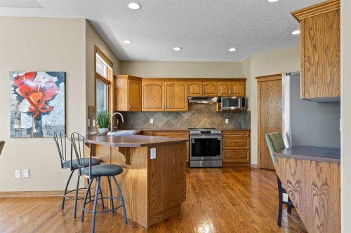 322 Hampstead Way Nw, Calgary, AB - Indoor Photo Showing Kitchen