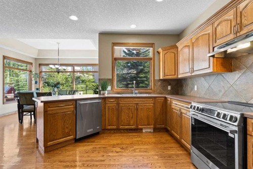 322 Hampstead Way Nw, Calgary, AB - Indoor Photo Showing Kitchen