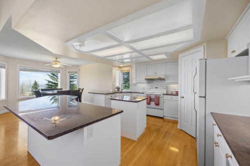 191 Hamptons Terrace Nw, Calgary, AB - Indoor Photo Showing Kitchen