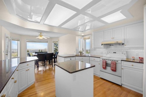 191 Hamptons Terrace Nw, Calgary, AB - Indoor Photo Showing Kitchen