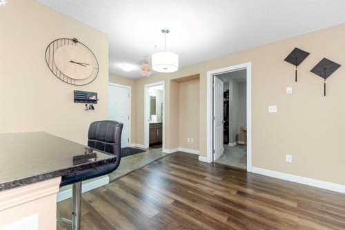 309-7110 80 Avenue Ne, Calgary, AB - Indoor Photo Showing Office