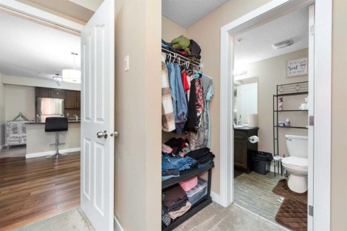 309-7110 80 Avenue Ne, Calgary, AB - Indoor