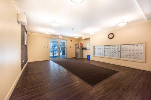 309-7110 80 Avenue Ne, Calgary, AB - Indoor Photo Showing Other Room