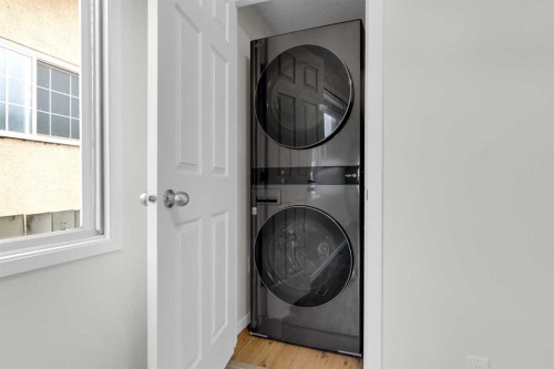 452 Queen Alexandra Way Se, Calgary, AB - Indoor Photo Showing Laundry Room