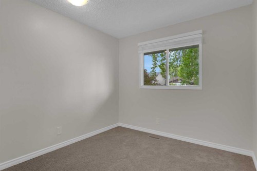452 Queen Alexandra Way Se, Calgary, AB - Indoor Photo Showing Other Room