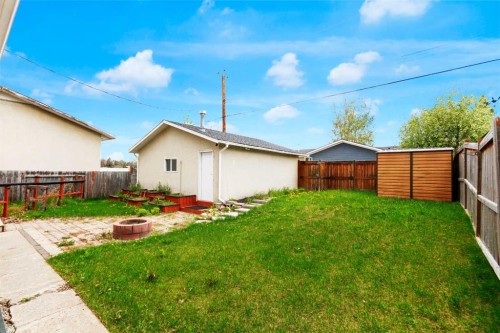 452 Queen Alexandra Way Se, Calgary, AB - Outdoor
