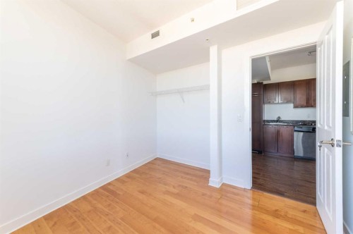 1307-3830 Brentwood Road Nw, Calgary, AB - Indoor Photo Showing Other Room