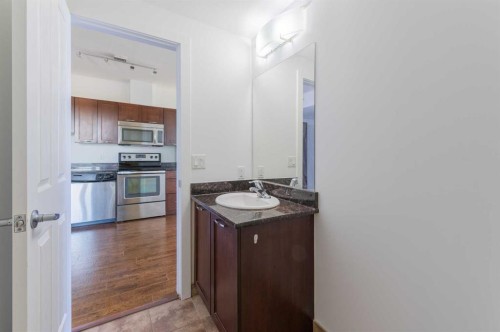 1307-3830 Brentwood Road Nw, Calgary, AB - Indoor Photo Showing Kitchen