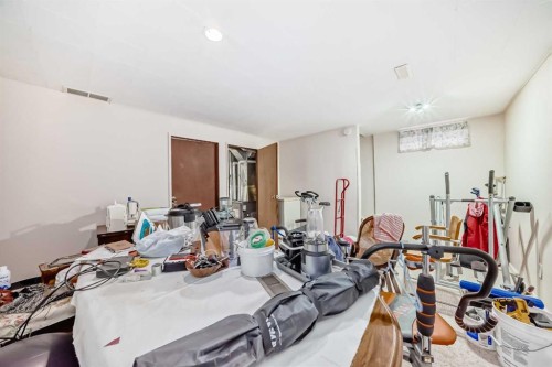 970 Berkley Drive Nw, Calgary, AB - Indoor