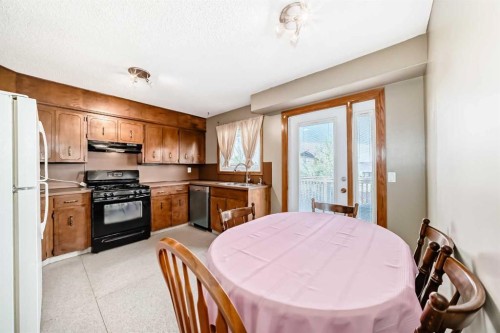 970 Berkley Drive Nw, Calgary, AB - Indoor