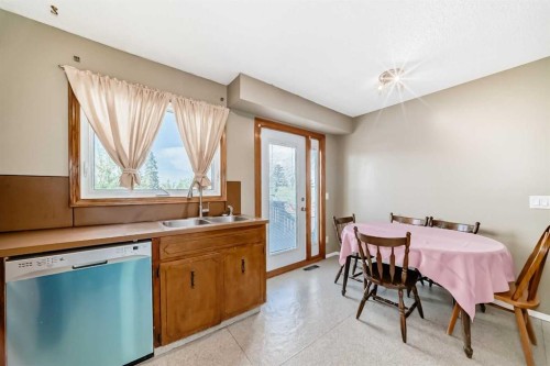 970 Berkley Drive Nw, Calgary, AB - Indoor