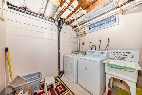 970 Berkley Drive Nw, Calgary, AB - Indoor Photo Showing Laundry Room