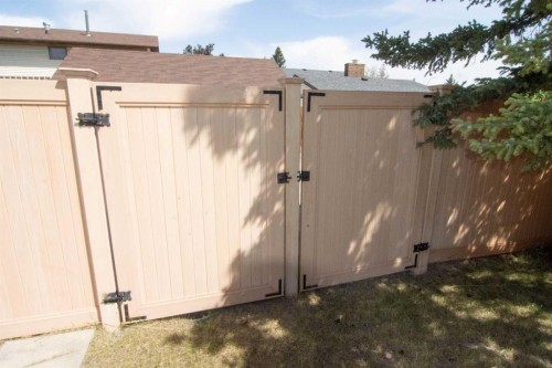 340 Templeton Circle Ne, Calgary, AB - Outdoor