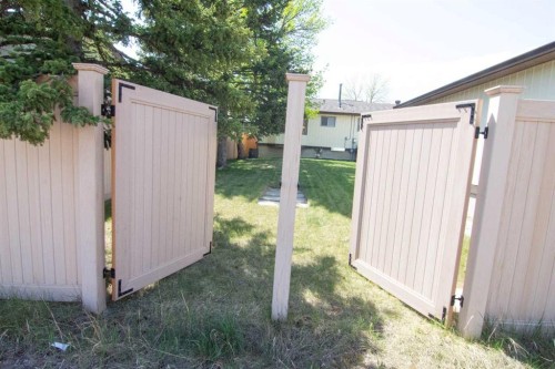 340 Templeton Circle Ne, Calgary, AB - Outdoor