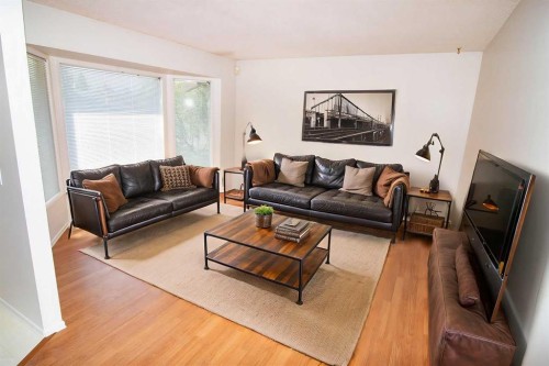 340 Templeton Circle Ne, Calgary, AB - Indoor Photo Showing Living Room