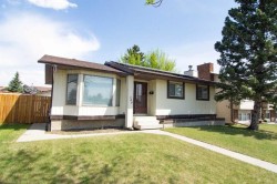 340 Templeton Circle NE Calgary, AB T1Y 4L7