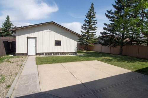 340 Templeton Circle Ne, Calgary, AB - Outdoor