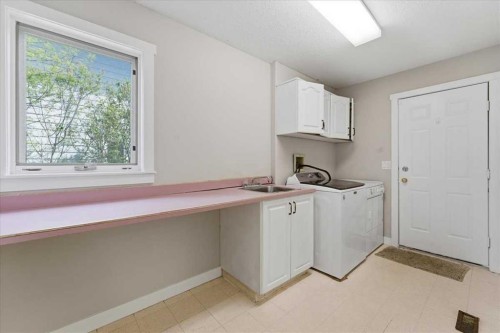 13919 Evergreen Street Sw, Calgary, AB - Indoor Photo Showing Laundry Room