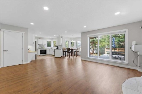 13919 Evergreen Street Sw, Calgary, AB - Indoor Photo Showing Living Room