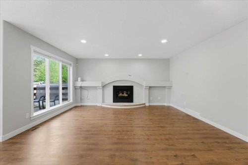 13919 Evergreen Street Sw, Calgary, AB - Indoor With Fireplace