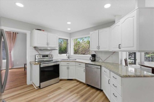 13919 Evergreen Street Sw, Calgary, AB - Indoor Photo Showing Kitchen