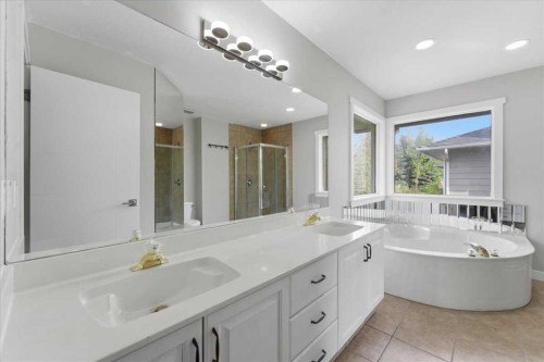 13919 Evergreen Street Sw, Calgary, AB - Indoor Photo Showing Bathroom