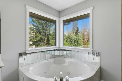13919 Evergreen Street Sw, Calgary, AB - Indoor Photo Showing Bathroom