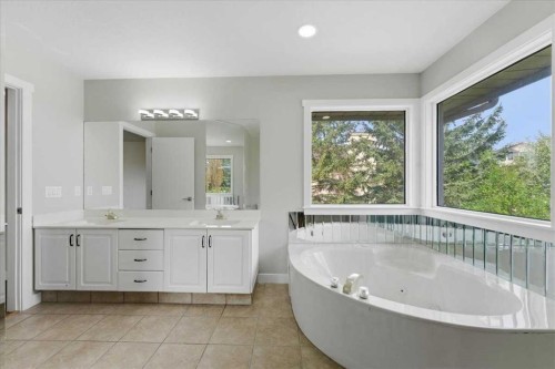 13919 Evergreen Street Sw, Calgary, AB - Indoor Photo Showing Bathroom