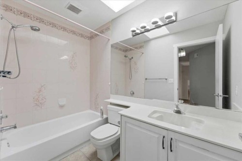 13919 Evergreen Street Sw, Calgary, AB - Indoor Photo Showing Bathroom