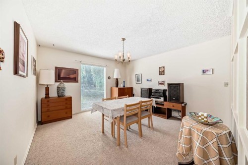 8 Varsdale Place Nw, Calgary, AB - Indoor Photo Showing Other Room