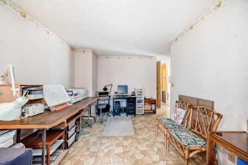 8 Varsdale Place Nw, Calgary, AB - Indoor Photo Showing Office
