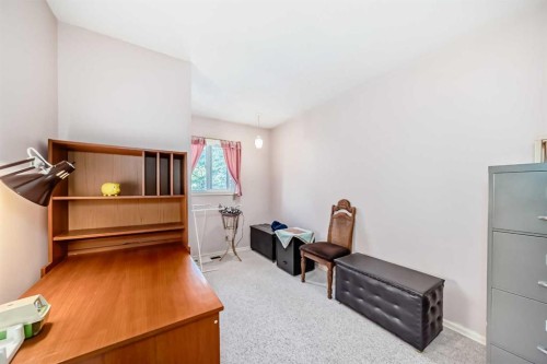 8 Varsdale Place Nw, Calgary, AB - Indoor