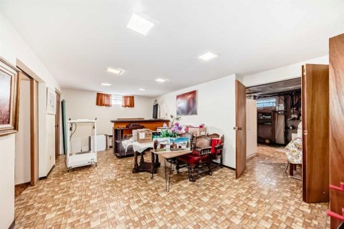 8 Varsdale Place Nw, Calgary, AB - Indoor