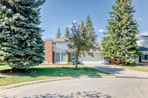 8 Varsdale Place Nw, Calgary, AB - Outdoor With Facade