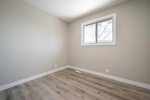 255 Castleridge Drive Ne, Calgary, AB - Indoor Photo Showing Other Room