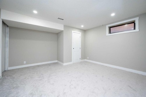 255 Castleridge Drive Ne, Calgary, AB - Indoor