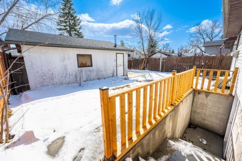 255 Castleridge Drive Ne, Calgary, AB - Outdoor With Exterior