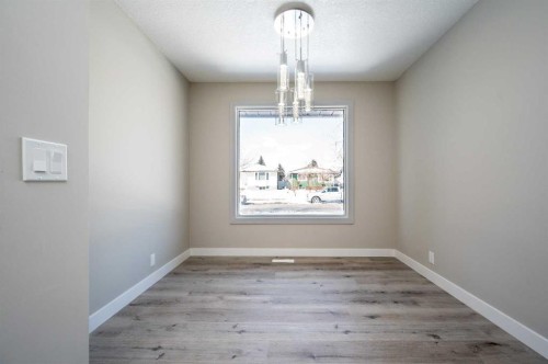 255 Castleridge Drive Ne, Calgary, AB - Indoor Photo Showing Other Room
