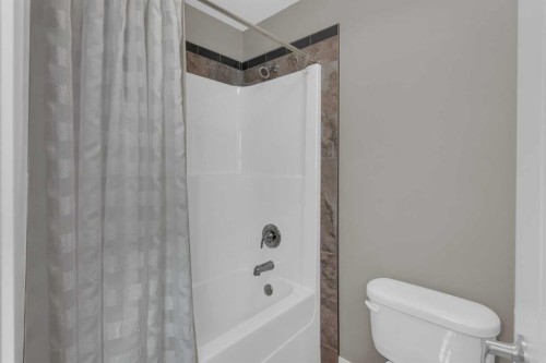 145 Wildrose Drive, Strathmore, AB - Indoor Photo Showing Bathroom