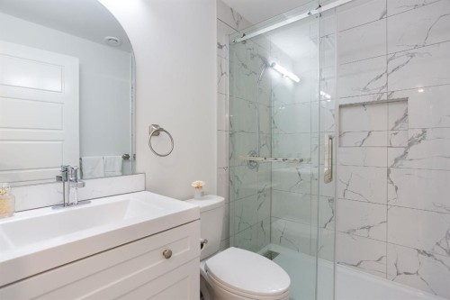 37 Savanna Heath Ne, Calgary, AB - Indoor Photo Showing Bathroom
