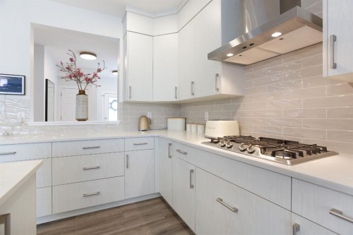 37 Savanna Heath Ne, Calgary, AB - Indoor Photo Showing Kitchen