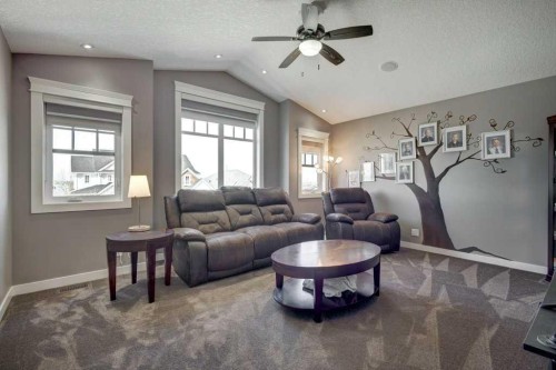 1233 Hillcrest Manor Estates, Strathmore, AB - Indoor Photo Showing Living Room