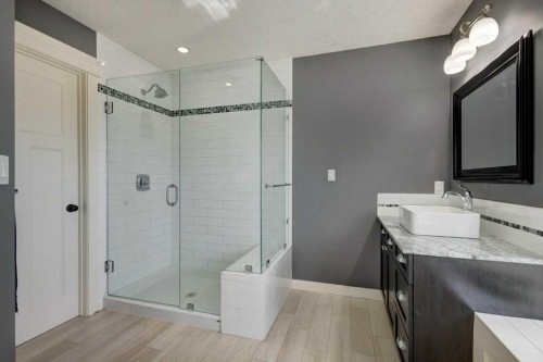 1233 Hillcrest Manor Estates, Strathmore, AB - Indoor Photo Showing Bathroom