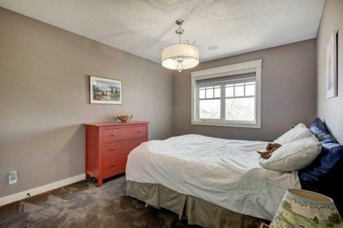 1233 Hillcrest Manor Estates, Strathmore, AB - Indoor Photo Showing Bedroom